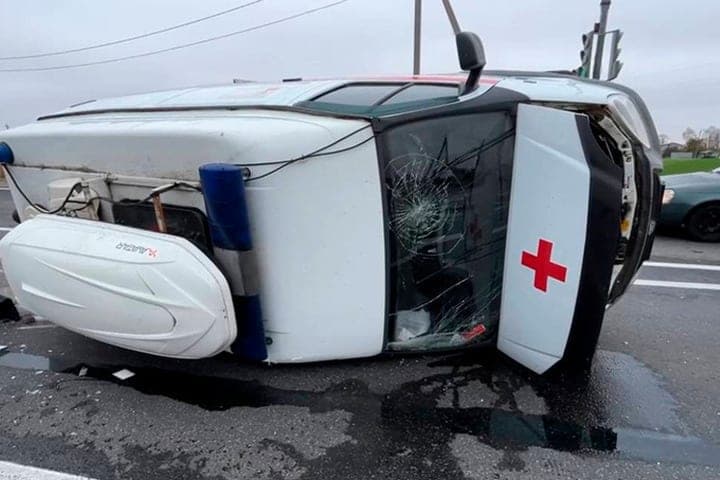 In the Bryansk region, two ambulance passengers were injured in an accident
