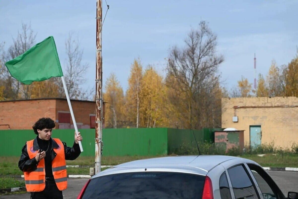 In the provincial college held competitions in high-speed maneuvering