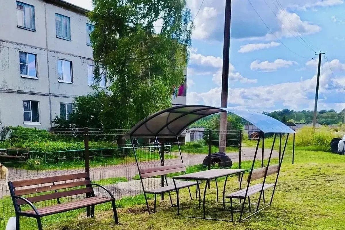 В Святогорше за полмиллиона благоустроили зону отдыха с беседками, качелями и цветниками