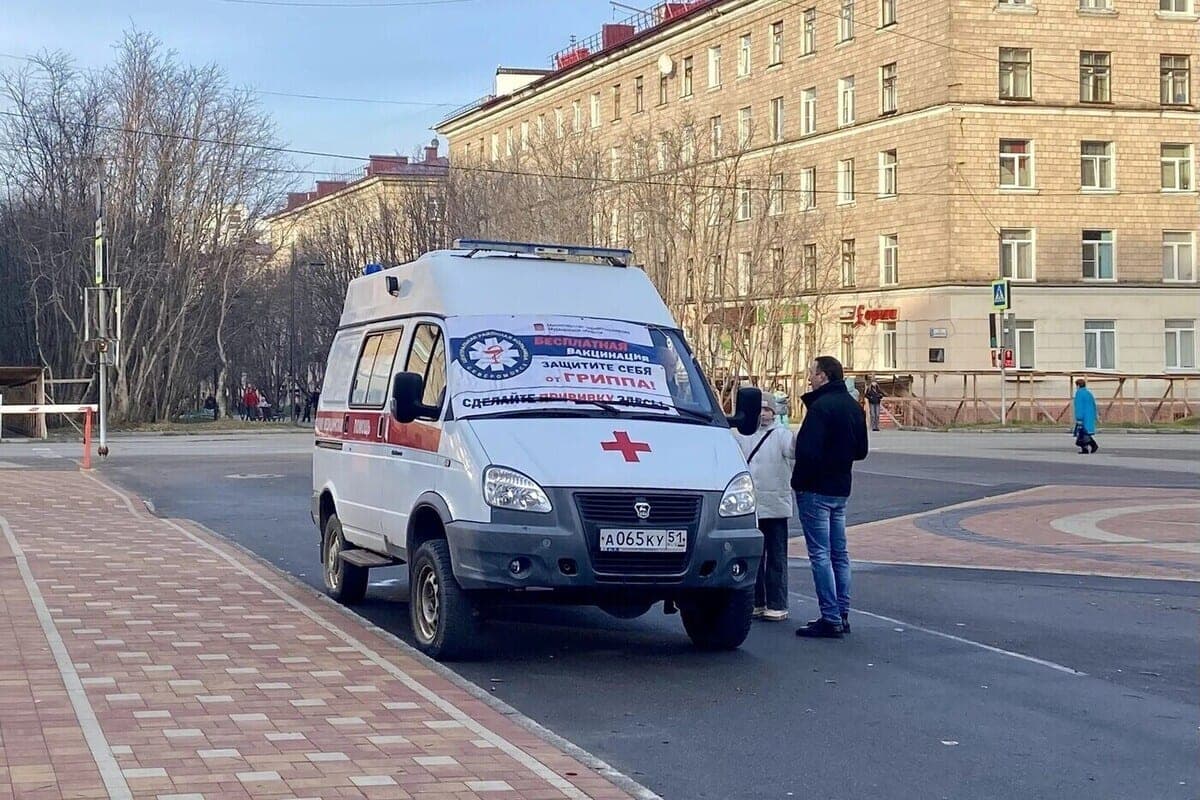 В Североморске открыли мобильный пункт вакцинации от гриппа на улице Сафонова