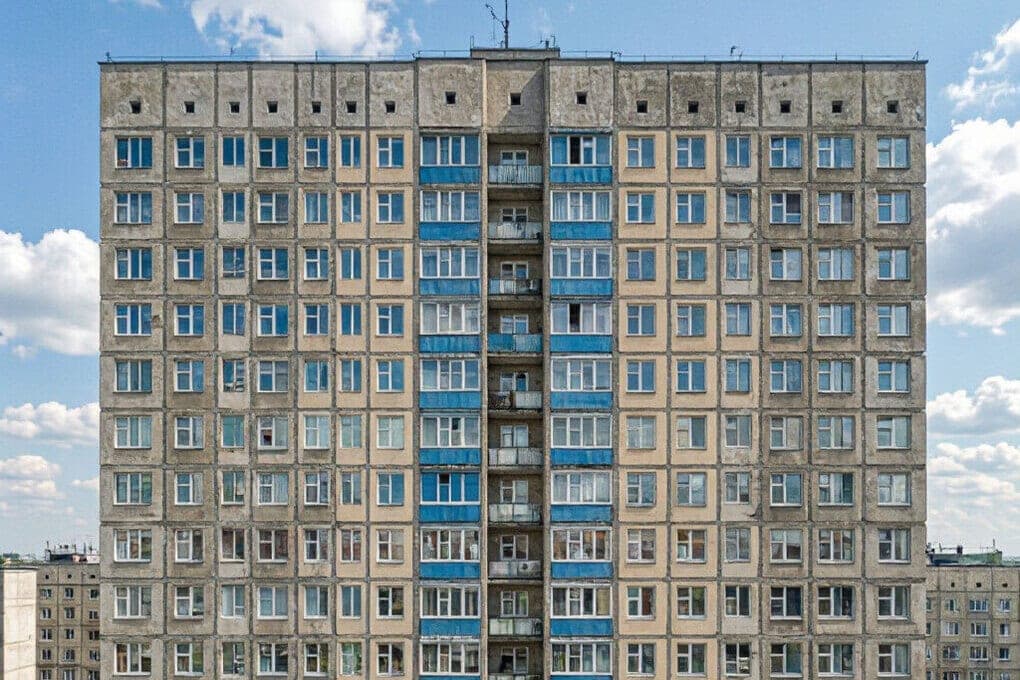 В российском городе газовый баллон скинули из окна многоэтажки прямо на дорогу