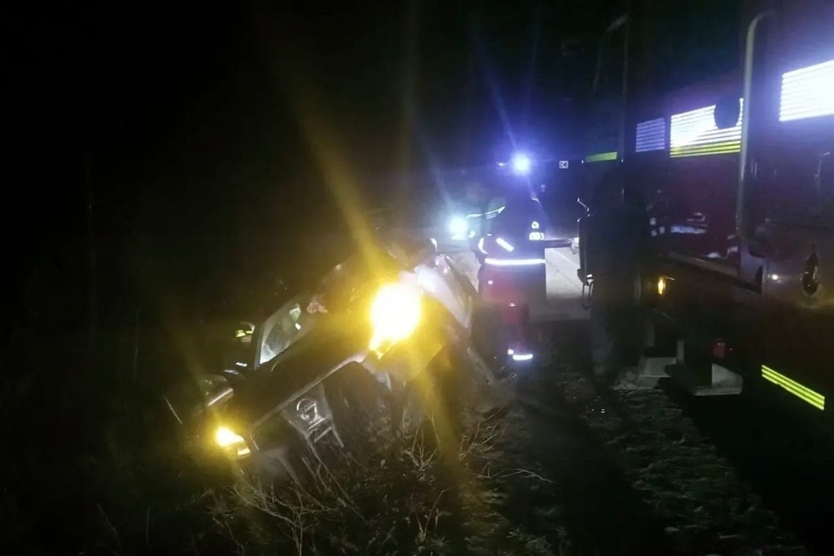 В Кольском районе Nissan съехал в кювет и едва не опрокинулся