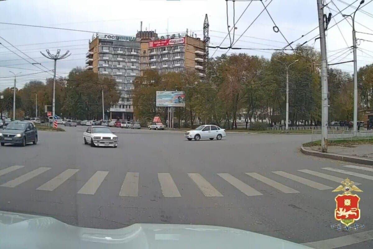 In Khakassia, the mechanic was awarded a fine for a minute of joy at the intersection