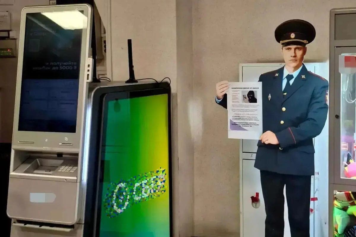 В Тамбове украли ростовую фигуру полицейского из гипермаркета