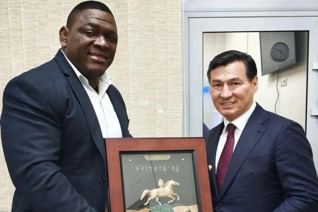 The head of Kalmykia invited the legendary wrestler Mikhail Lopez to visit the republic