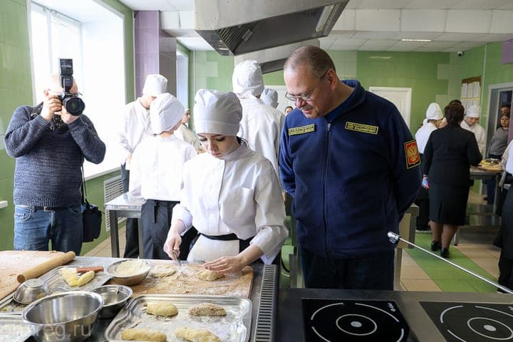 Олег Мельниченко оценил, как готовят поваров в пензенском колледже
