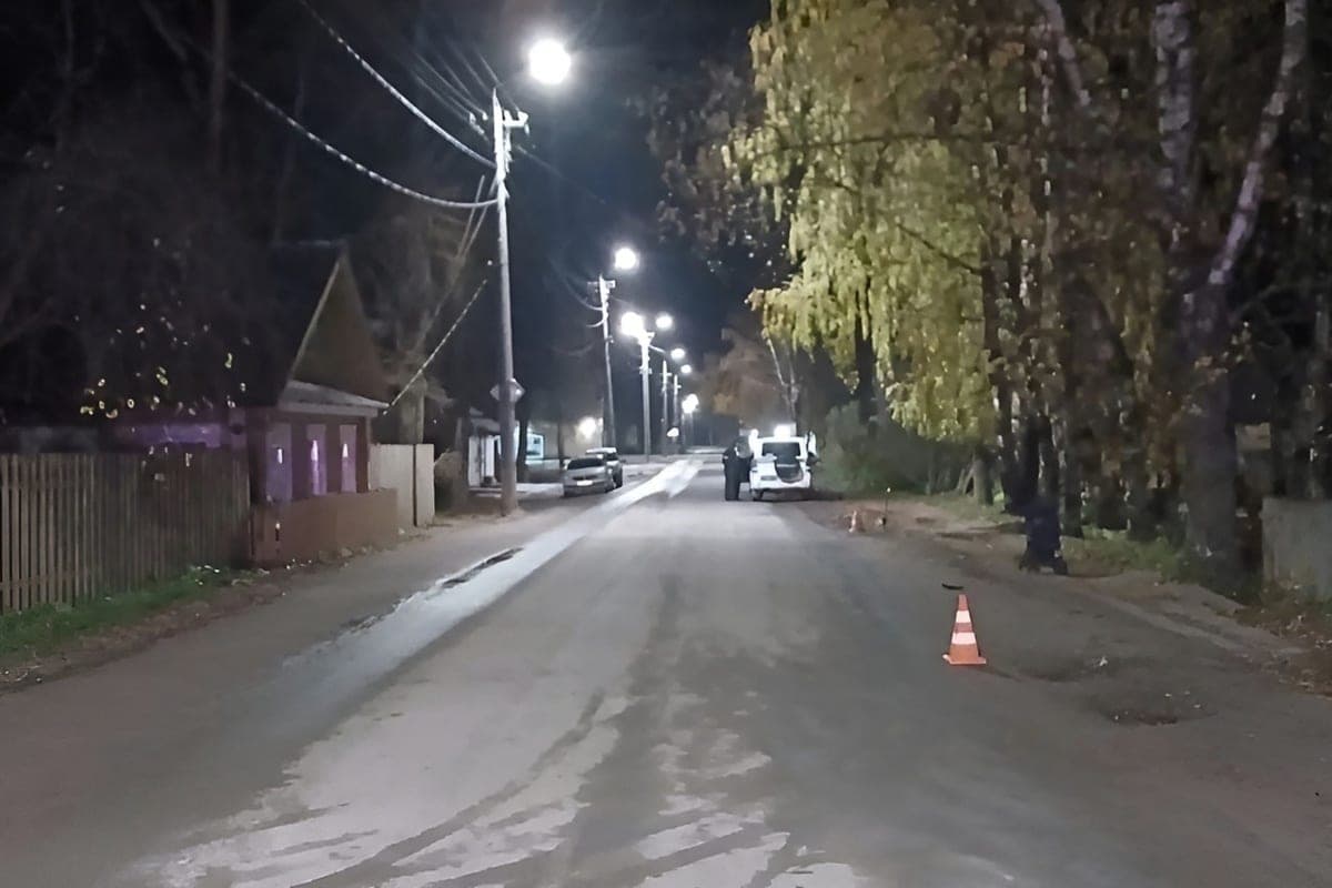 Водитель в Каргополе наехал на коляску с ребенком
