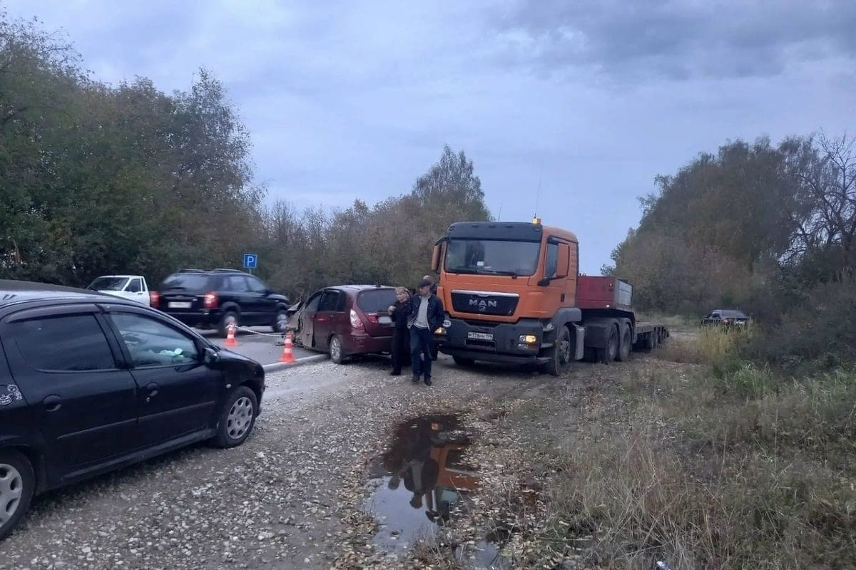 In der Region Wladimir machte der Fahrer einen Massenunfall auf der entgegenkommenden Spur