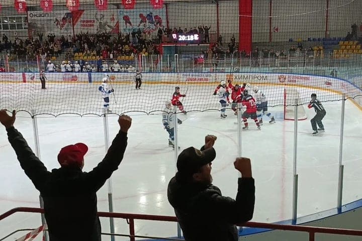 Falcon hockey players lost to Proton in a series of bullies in the match of the RHL championship