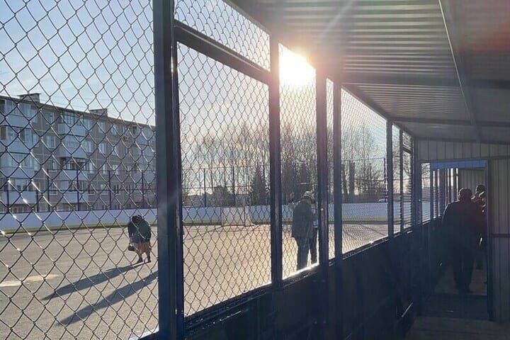 On the construction of a hockey box in Pavlovsky began the installation of structures