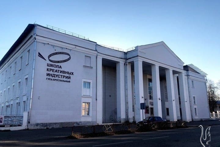 В Гусь-Хрустальном продолжают готовить к ремонту крышу Детской школы искусств