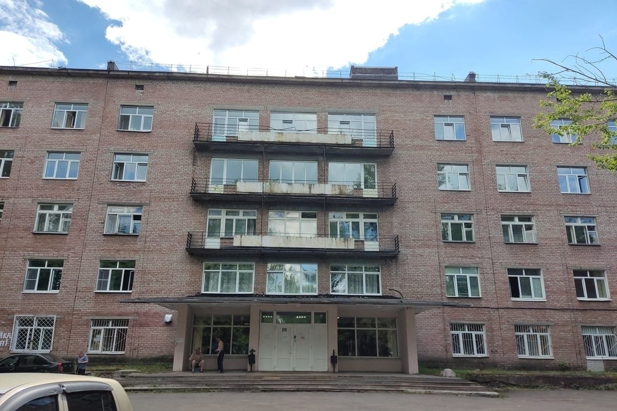 A Yaroslavl près de l'hôpital No 9 projet d'ajouter des places de stationnement