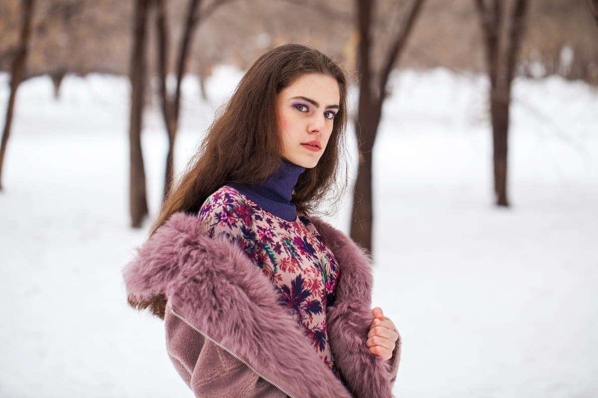 Как носить меховые детали, чтобы не выглядеть, как в 90‑х