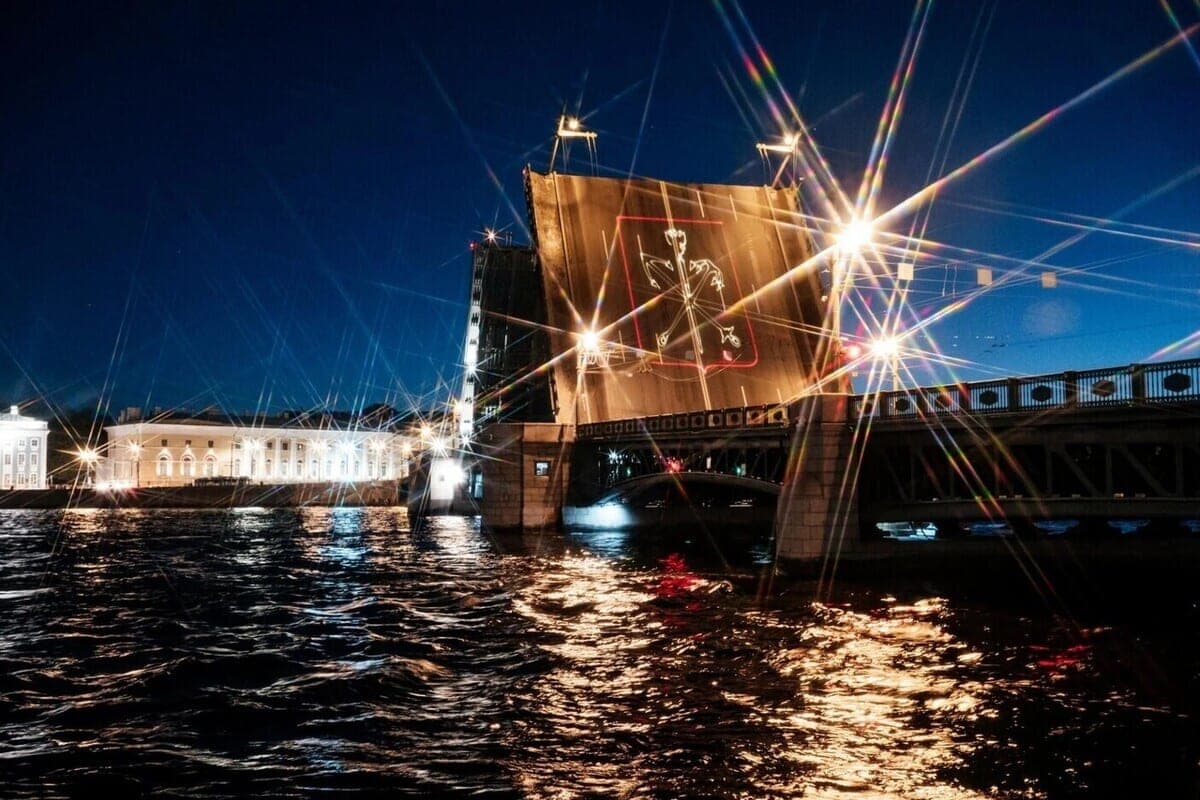 «Полёт шмеля» закроет сезон «Поющих мостов» в Петербурге