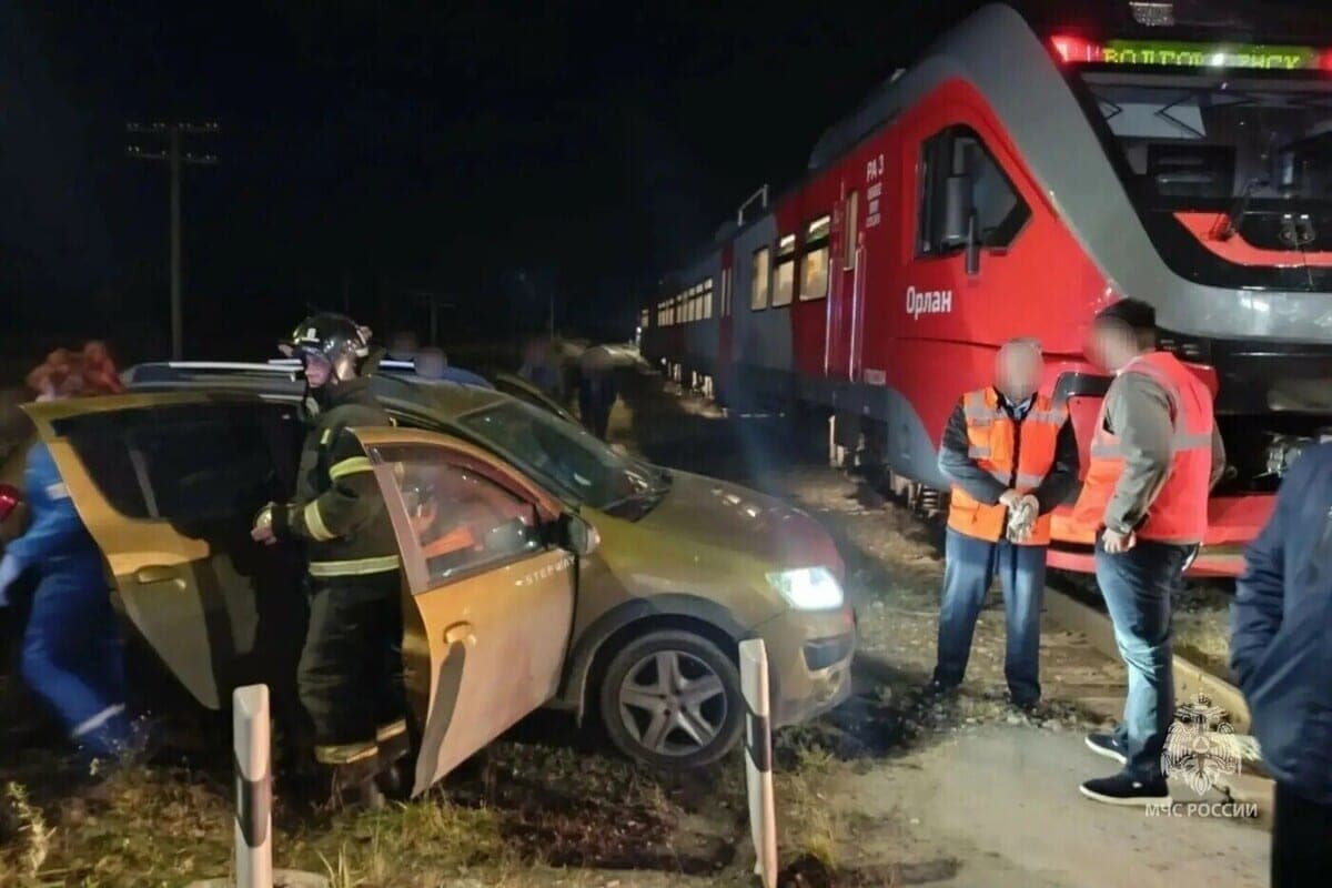 Train “Orlan” crashed into the car in the Volga: killed a woman