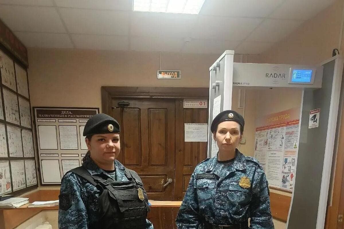 Pskov bailiffs gave first aid to a worker injured by a Bulgarian woman