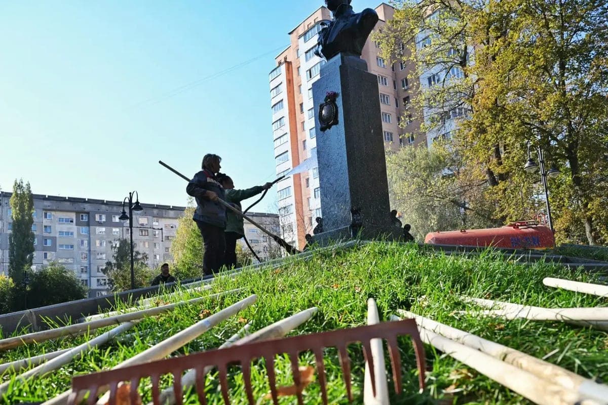 In Tambov, the youth restored order at the monuments of poets