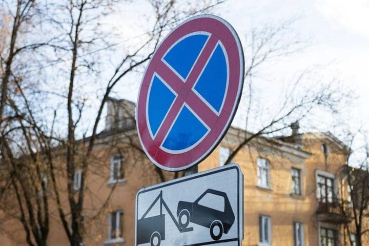 In Kaliningrad “Urban road construction and repair” warned for damaged fences and defects of road signs