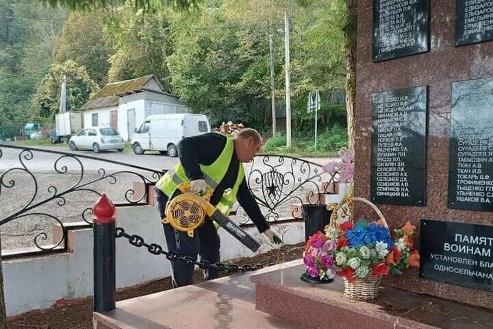 В Сочи благоустраивают улицы, памятники и детские площадки