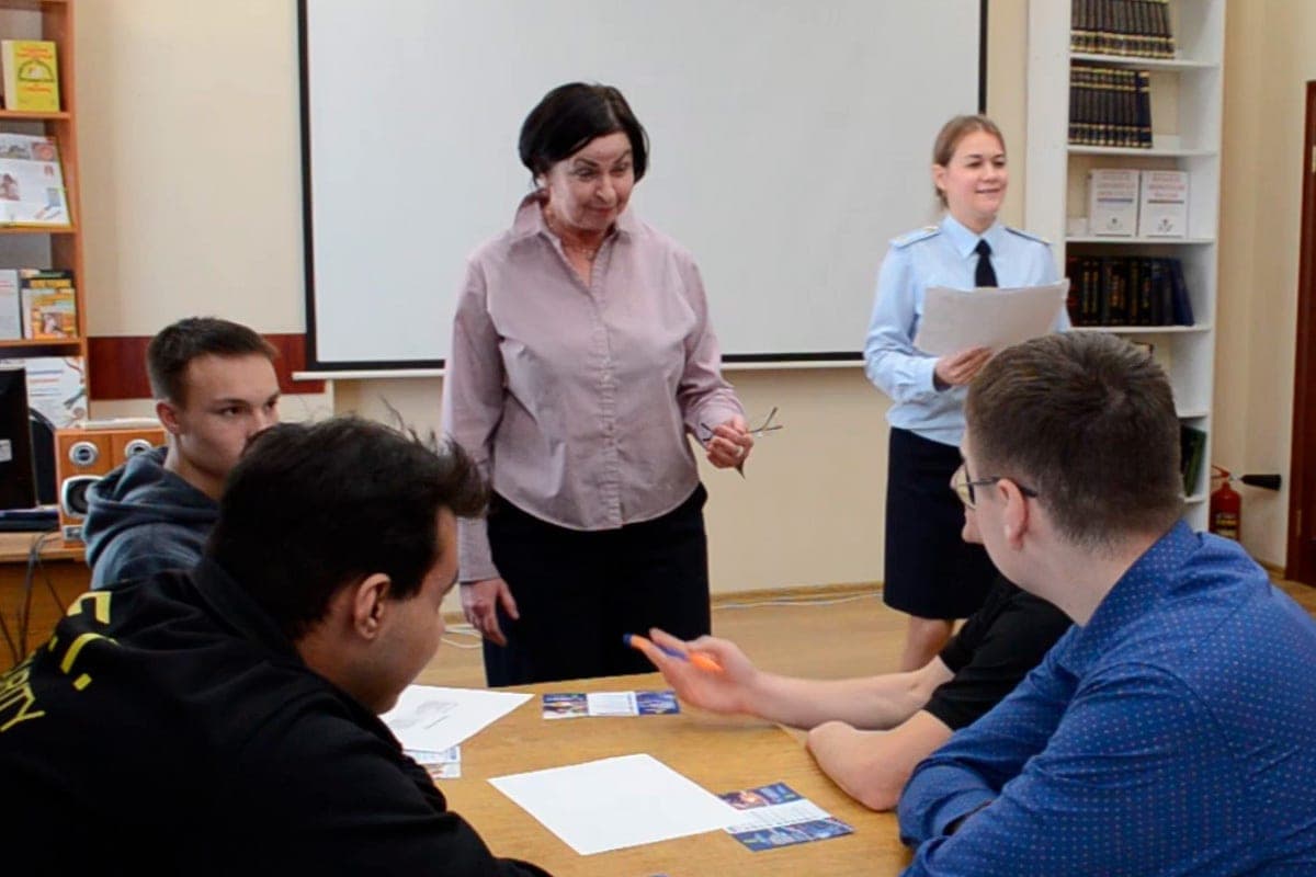 En Lipetsk, se informó a los estudiantes sobre la lucha contra la corrupción