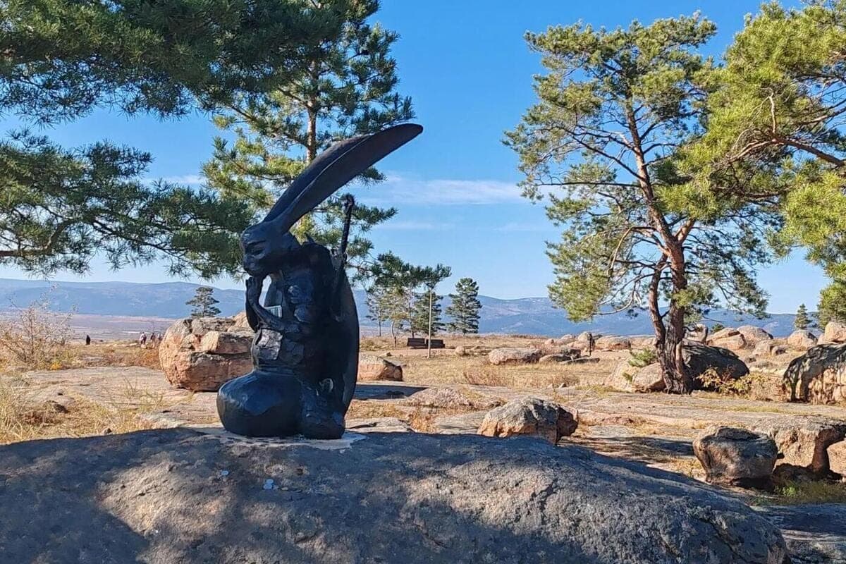 Stone on the “Plato of Genghis Khan” in Buryatia makes smartphones show charging