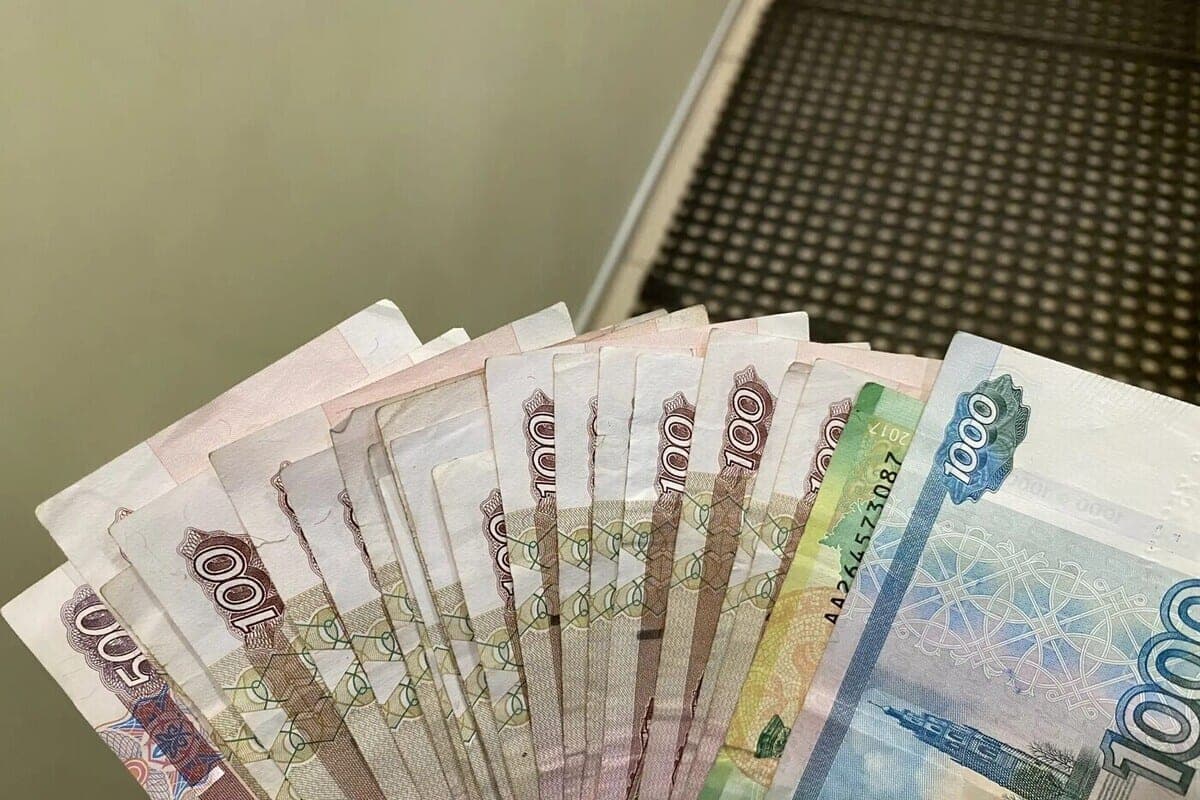 وبلغ متوسط المرتبات في سانت بطرسبورغ 128.5 ألف روبل