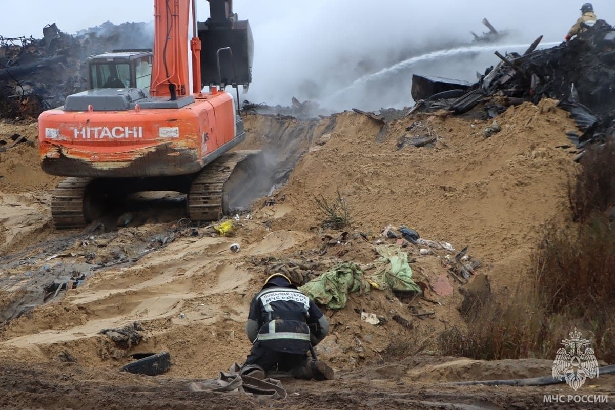 At the MSW landfill in Naryan-Mar, a spill of smoldering garbage continues
