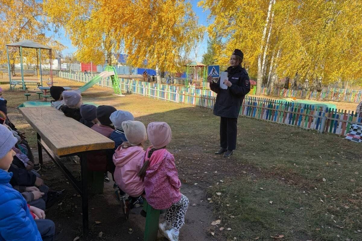 Пензенские инспекторы научили детсадовцев быть заметными