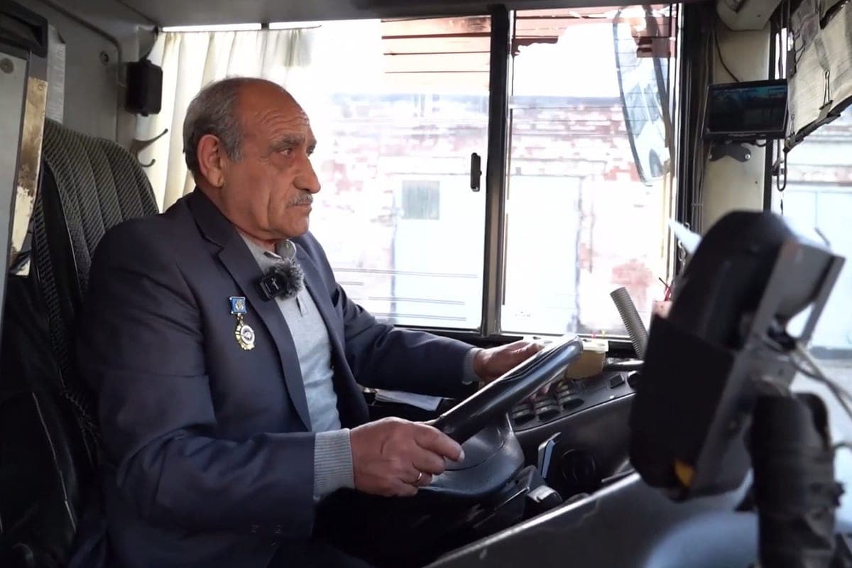 The head of Elets congratulated drivers on their professional holiday