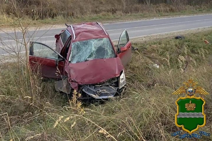 On the road Kaluga - Vyazma overturned Cadillac
