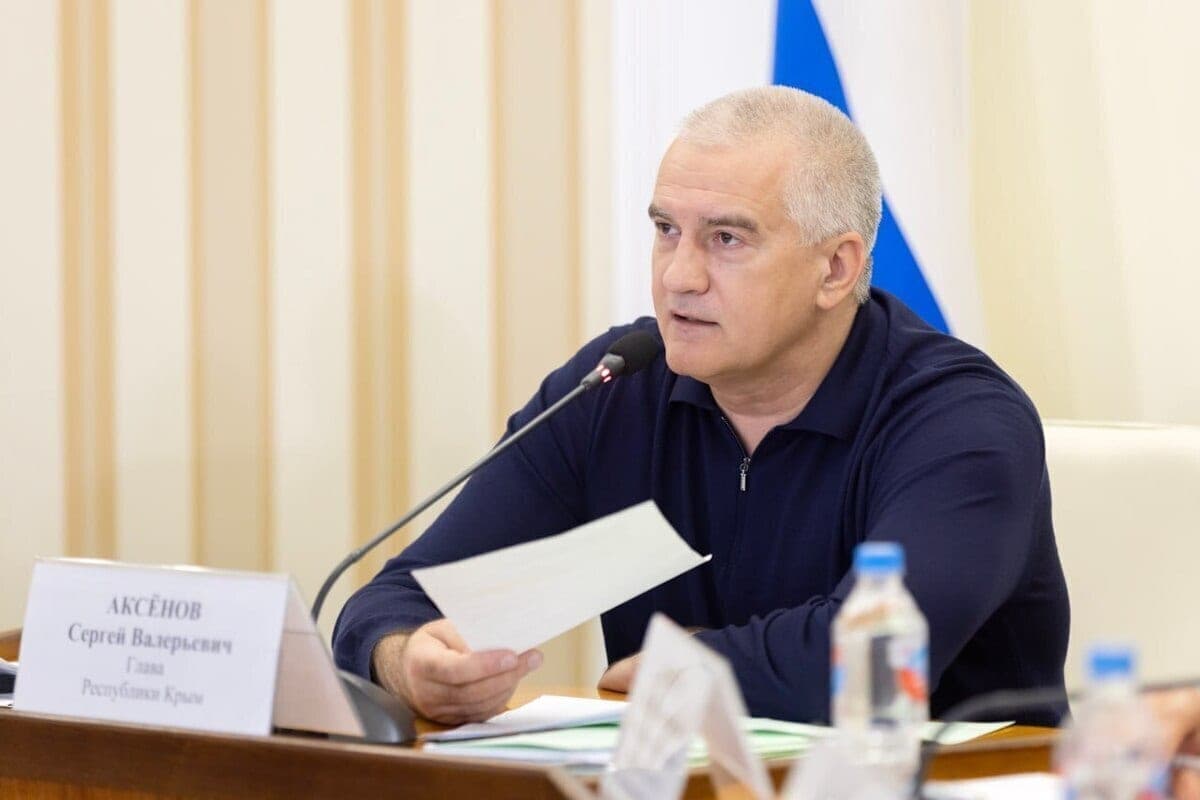 Аксёнов: чиновник должен сам находить проблемы, а не ждать жалоб жителей