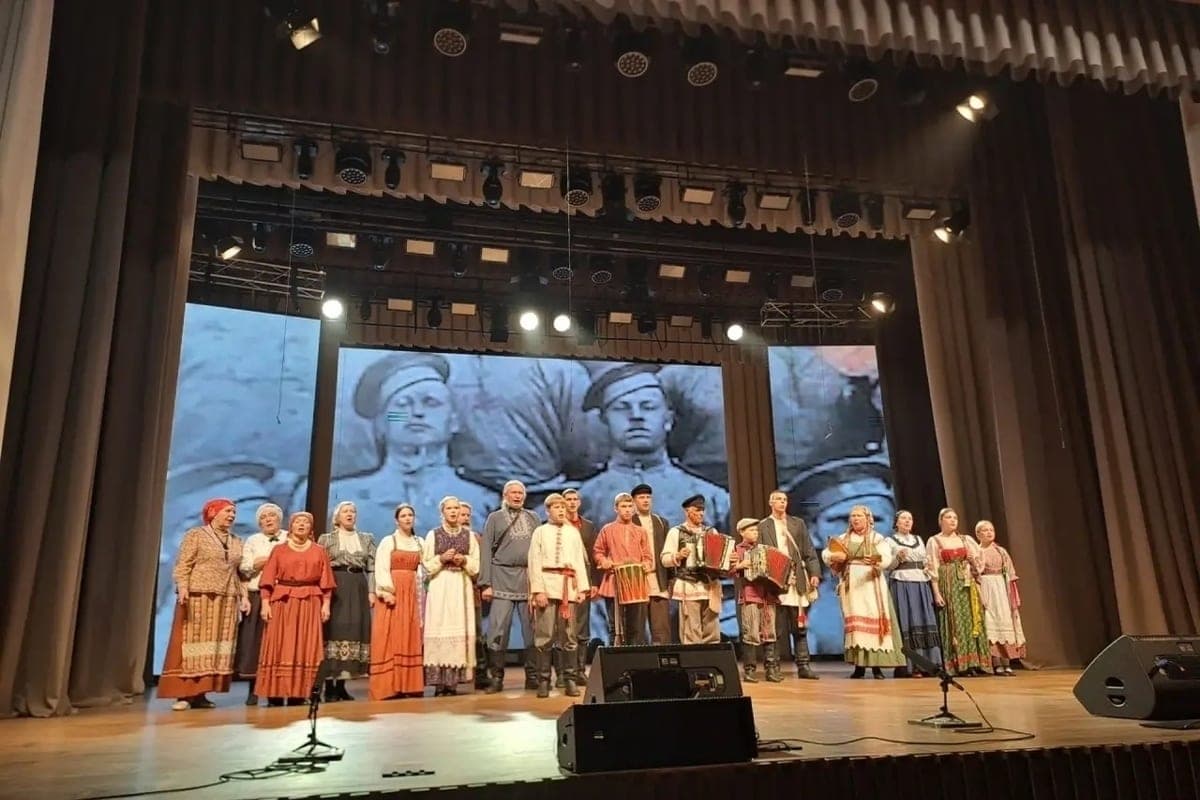 At the competition in Luga sang battle songs and recruiting chaptushki