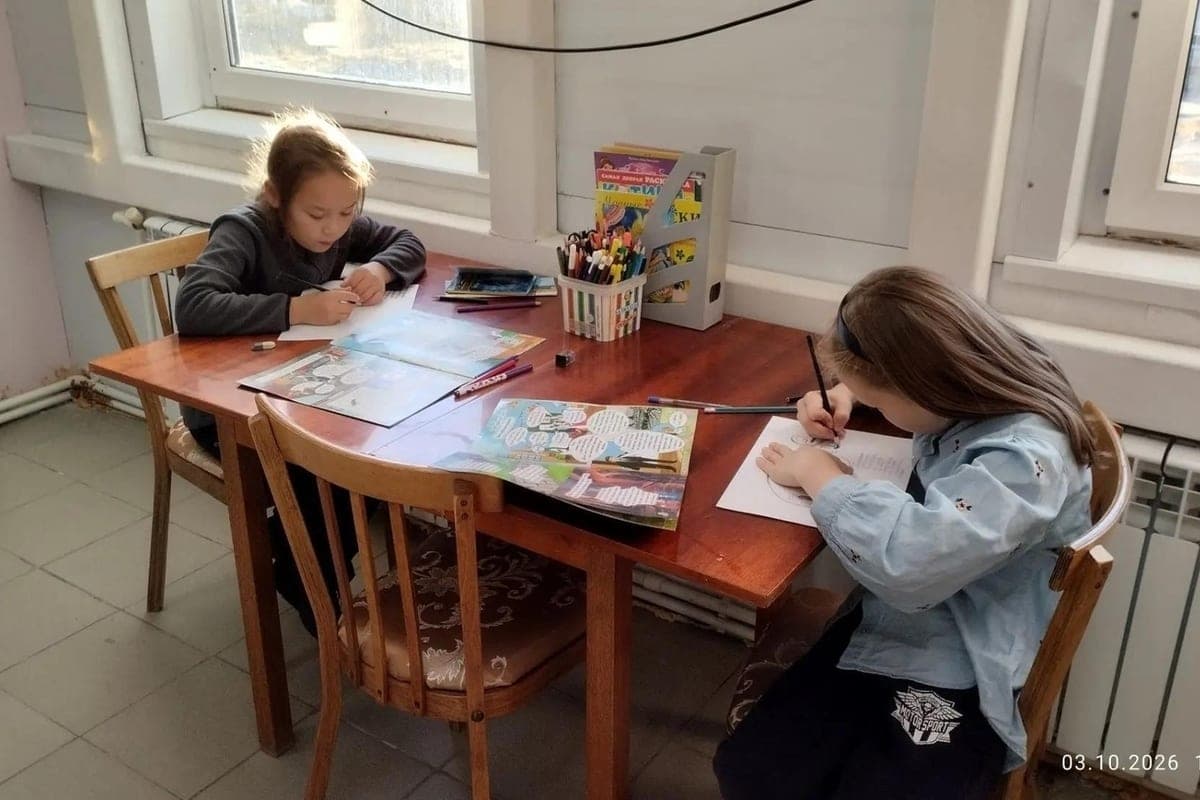 In the library of Amderma there is an exhibition of drawings "Be vigilant!"