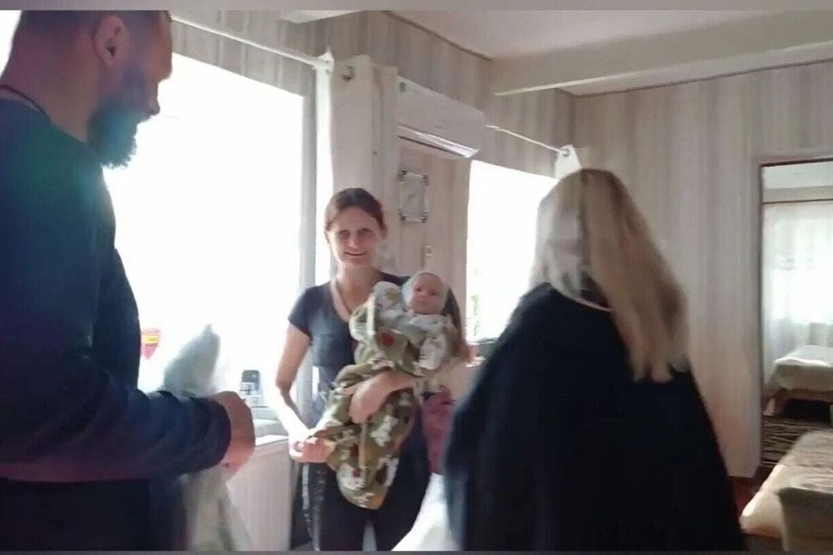 United Russia congratulated a mother of many children from Berdyansk district on the birth of a baby