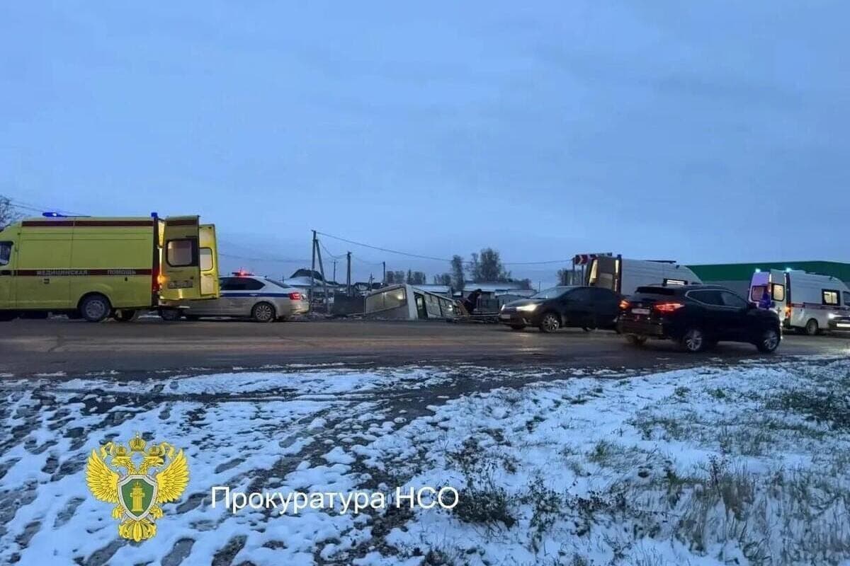 После аварии с рейсовым автобусом под Новосибирском госпитализировали 8 пострадавших