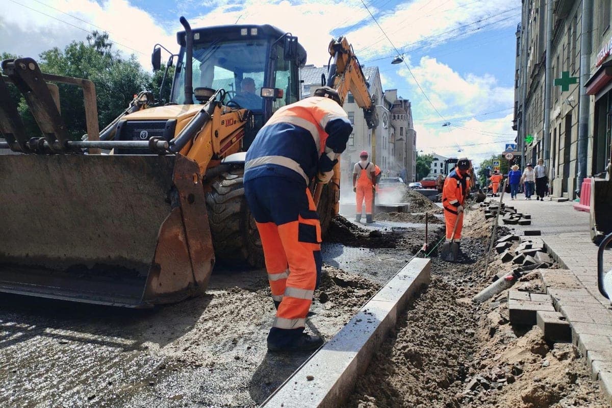 В Петербурге мигрант положил взятку в принтер и «напечатал» себе проблемы с законом