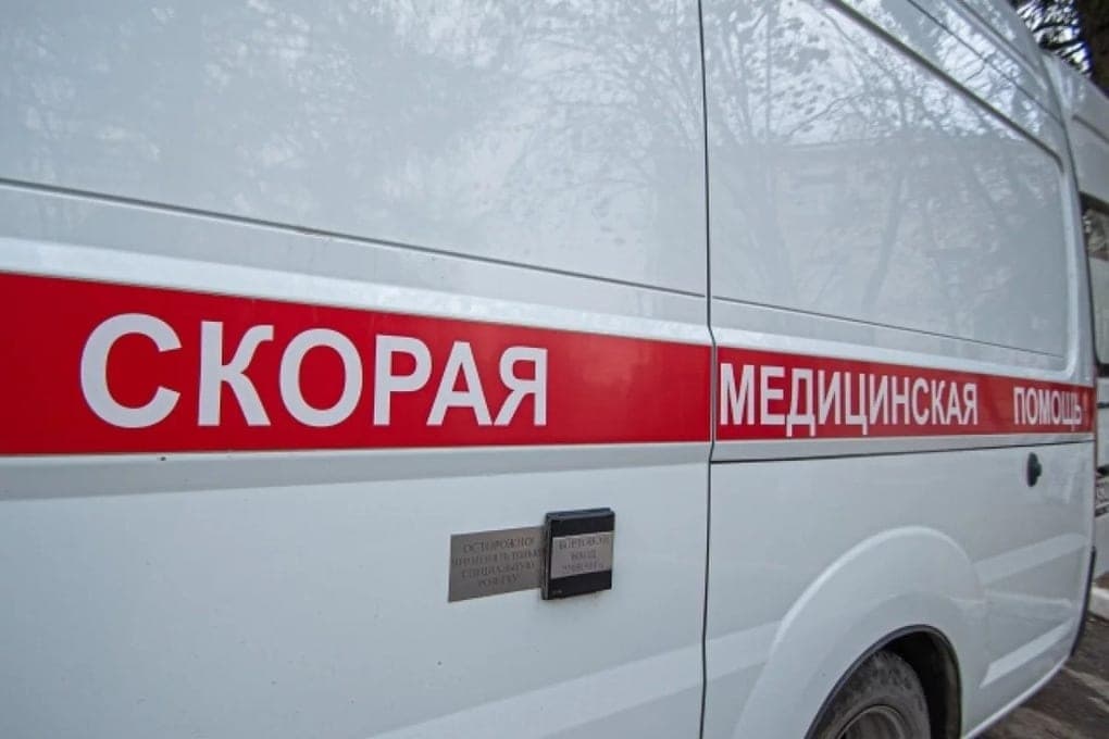 In Novosibirsk, a teenager on a moped hit a woman and fled