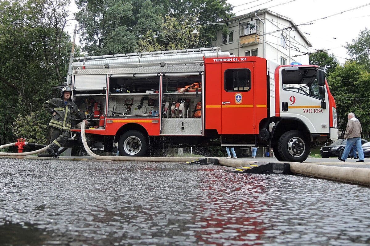 Two people were injured in a fire in the south-west of Moscow
