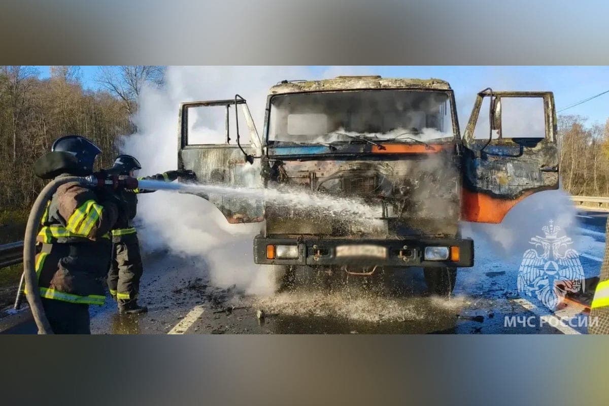 On the highway M-10 in the Valdai district burned down the cabin of the truck