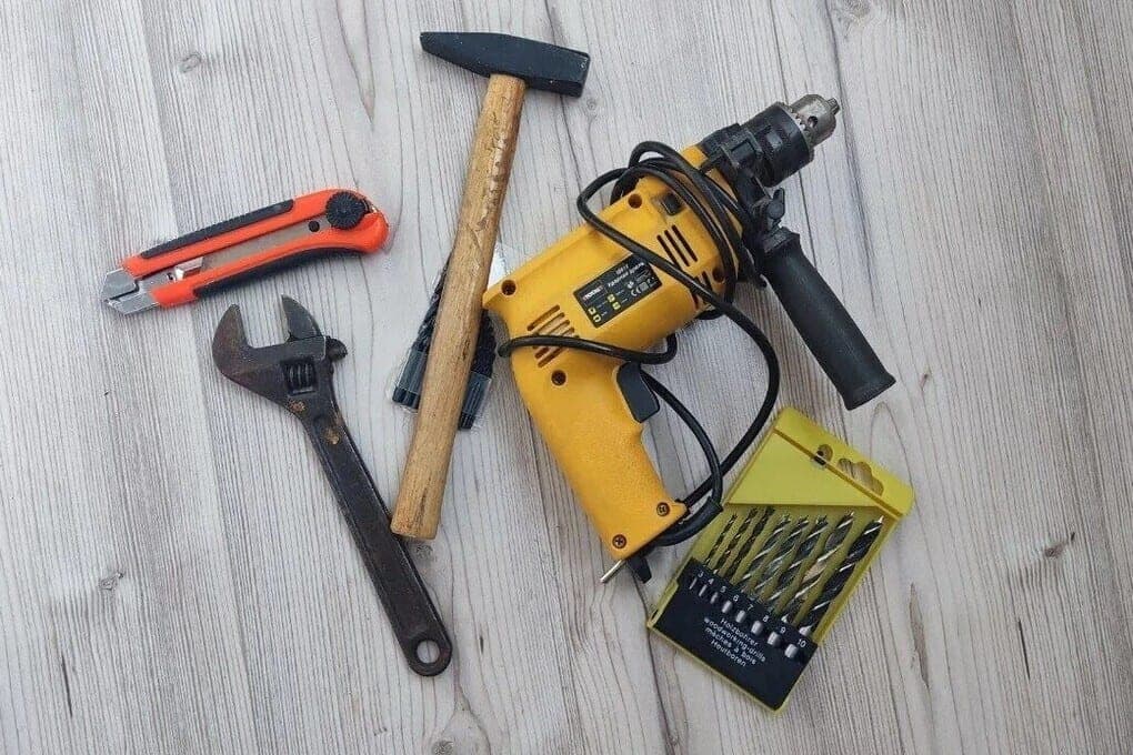 À Murmansk a révélé deux vols d'outils de voitures de construction