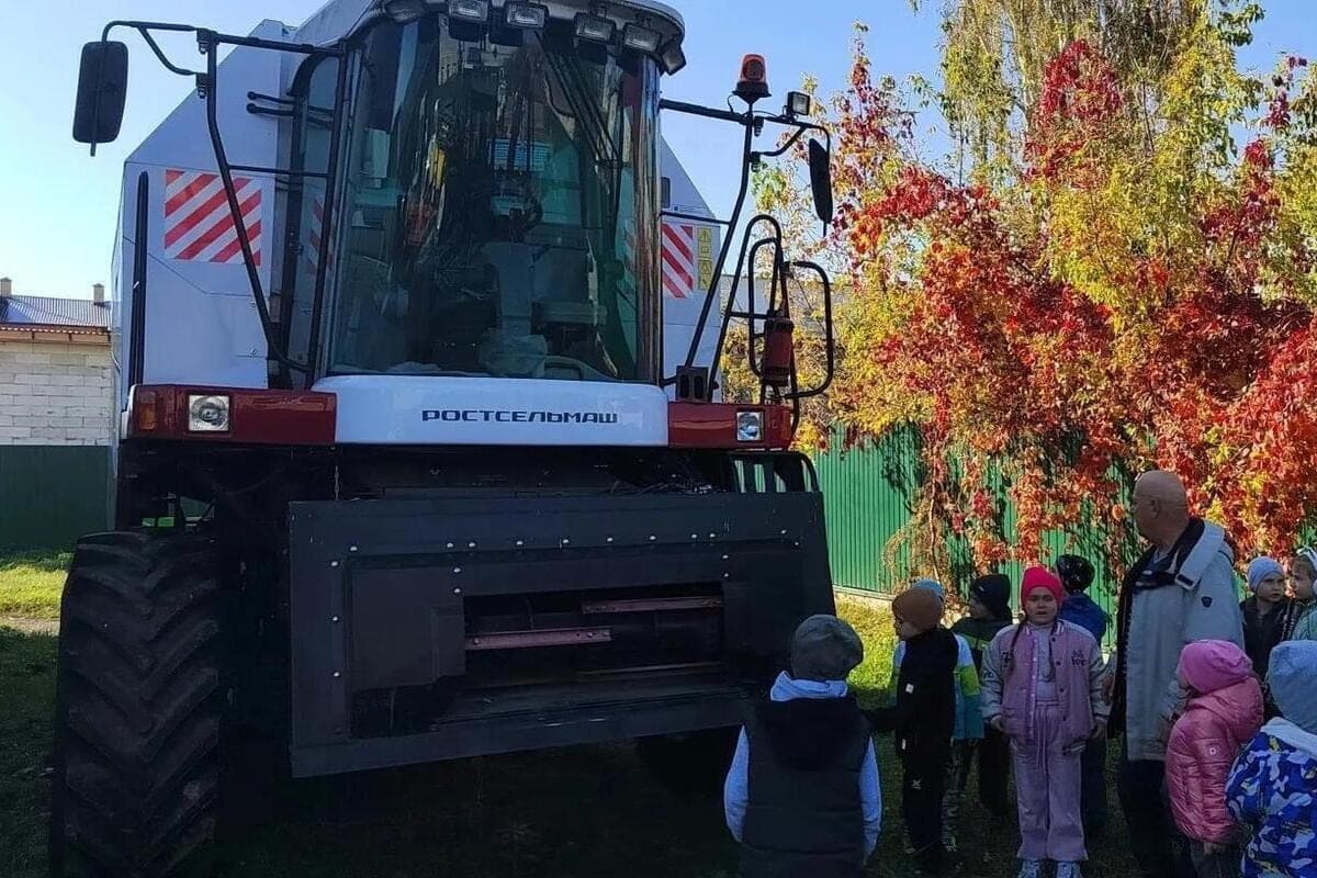 Kursk preschoolers tried themselves in the role of agronomists and mechanics