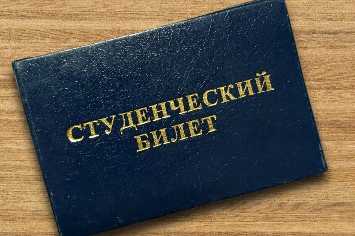 Мэр Абакана Лемин с огромным удовольствием вручил именные стипендии студентам