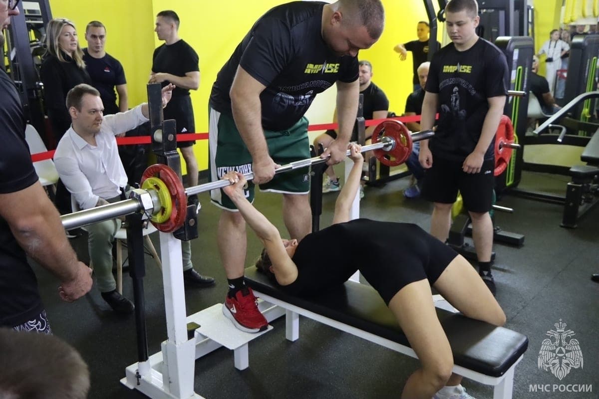 Employees of EMERCOM NAO won prizes at powerlifting competitions