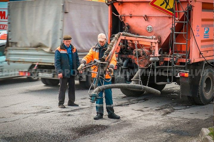 In Bryansk for the day road workers repaired 286 square meters of roads