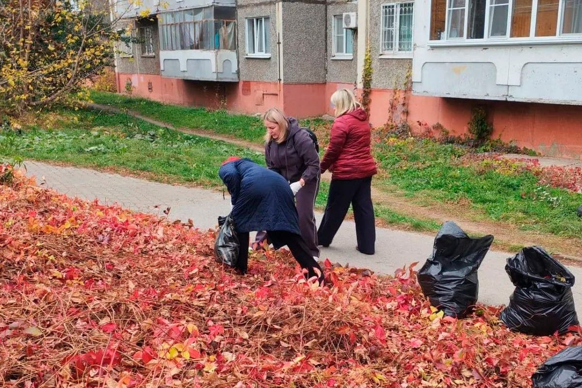 More than 100 participants went to clean the streets of Lipetsk