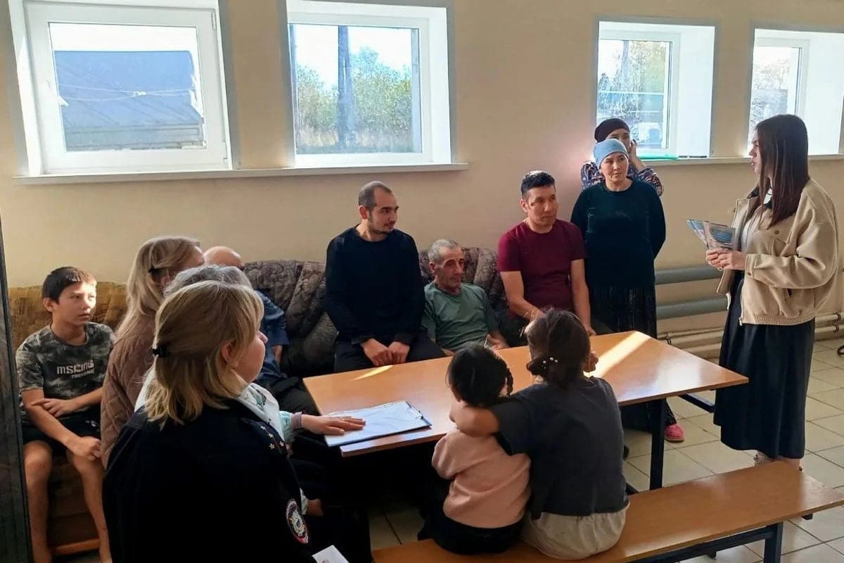 In the Moshensky district, migrant workers were told how to settle in a new place