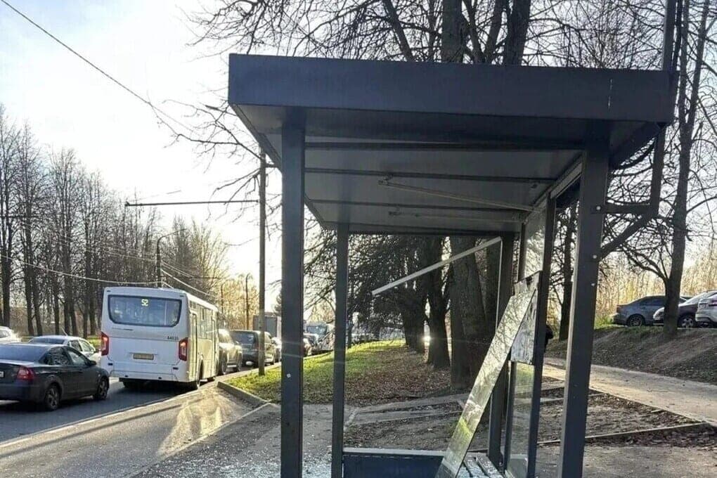 Vandals smashed a glass stop in the new city of Kostroma
