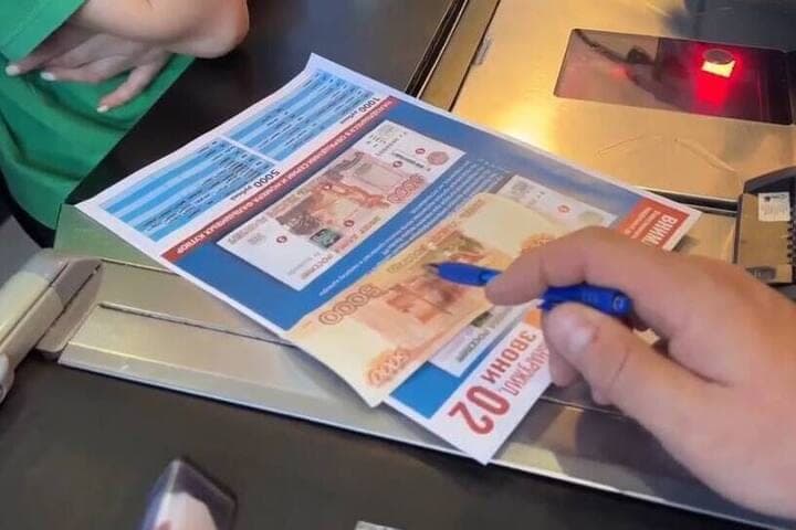 Полиция Железногорска устроила рейд с фальшивыми деньгами в магазинах