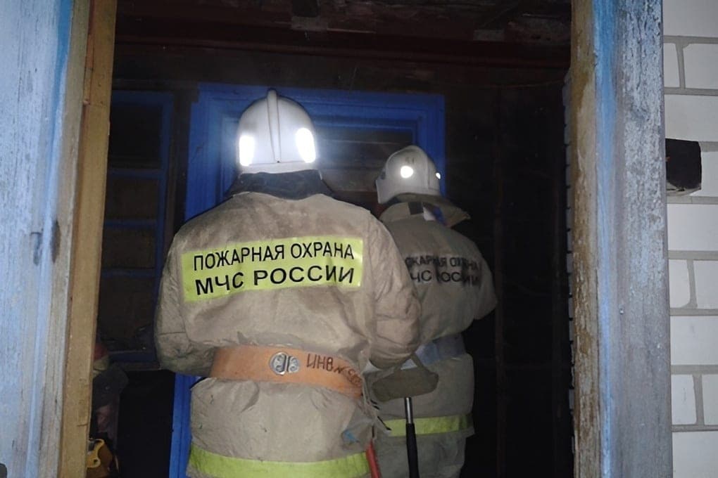 В Воронеже при пожаре на улице Хользунова эвакуировали 17 жильцов