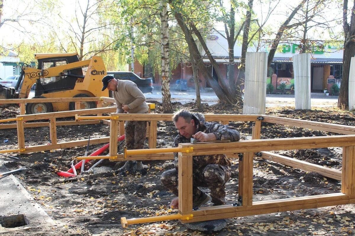 Парк в Новопскове преображают по федеральному проекту и Народной программе